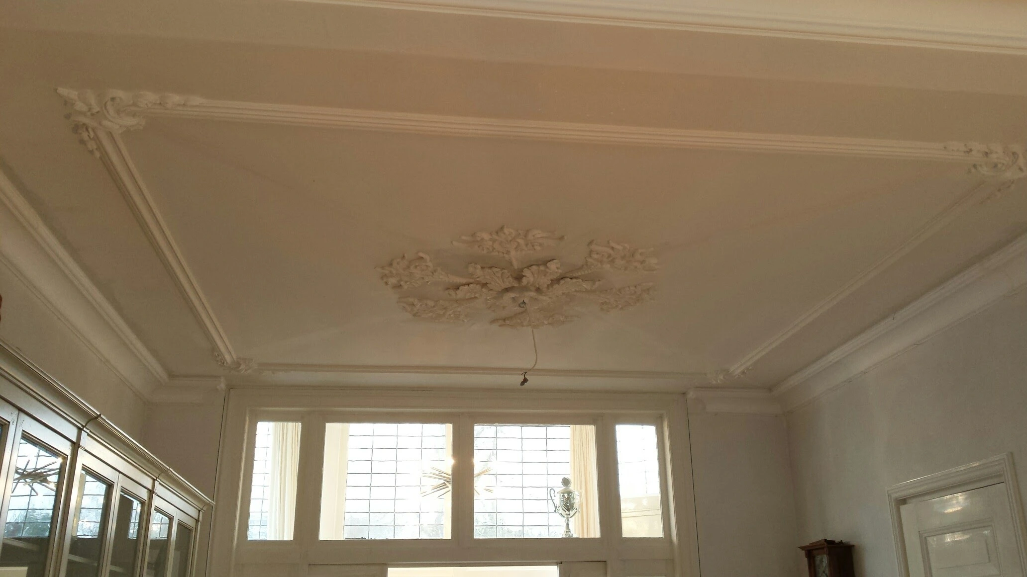 Project Kroonlijst plaatsen in bestaand plafond